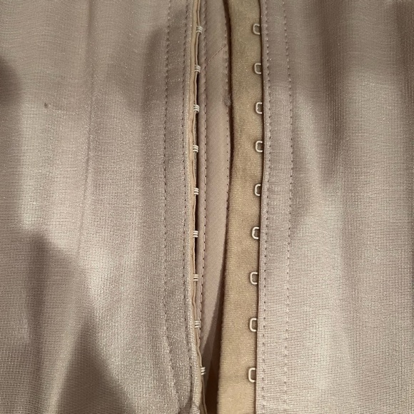 Miraclesuit corset, size small, nude, EUC, eyelet closure, waistline, slimming - Picture 3 of 4